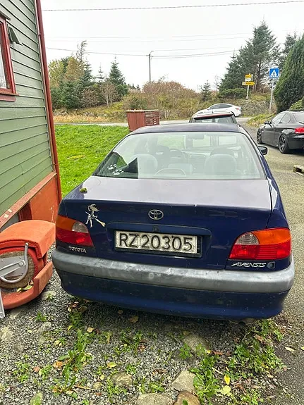 Toyota Avensis 1999 photo 4