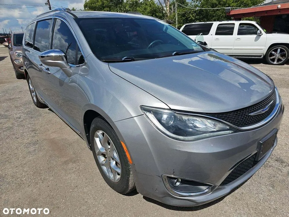 Chrysler Pacifica 2018 photo 2