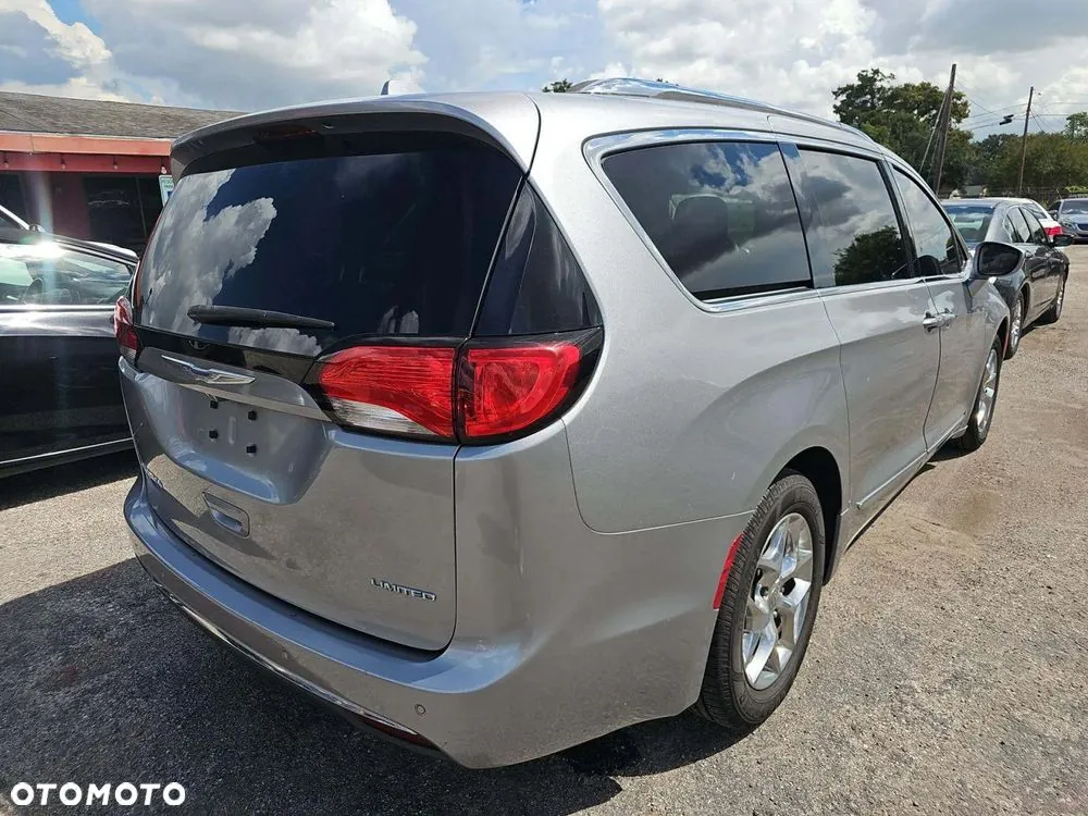 Chrysler Pacifica 2018 photo 3