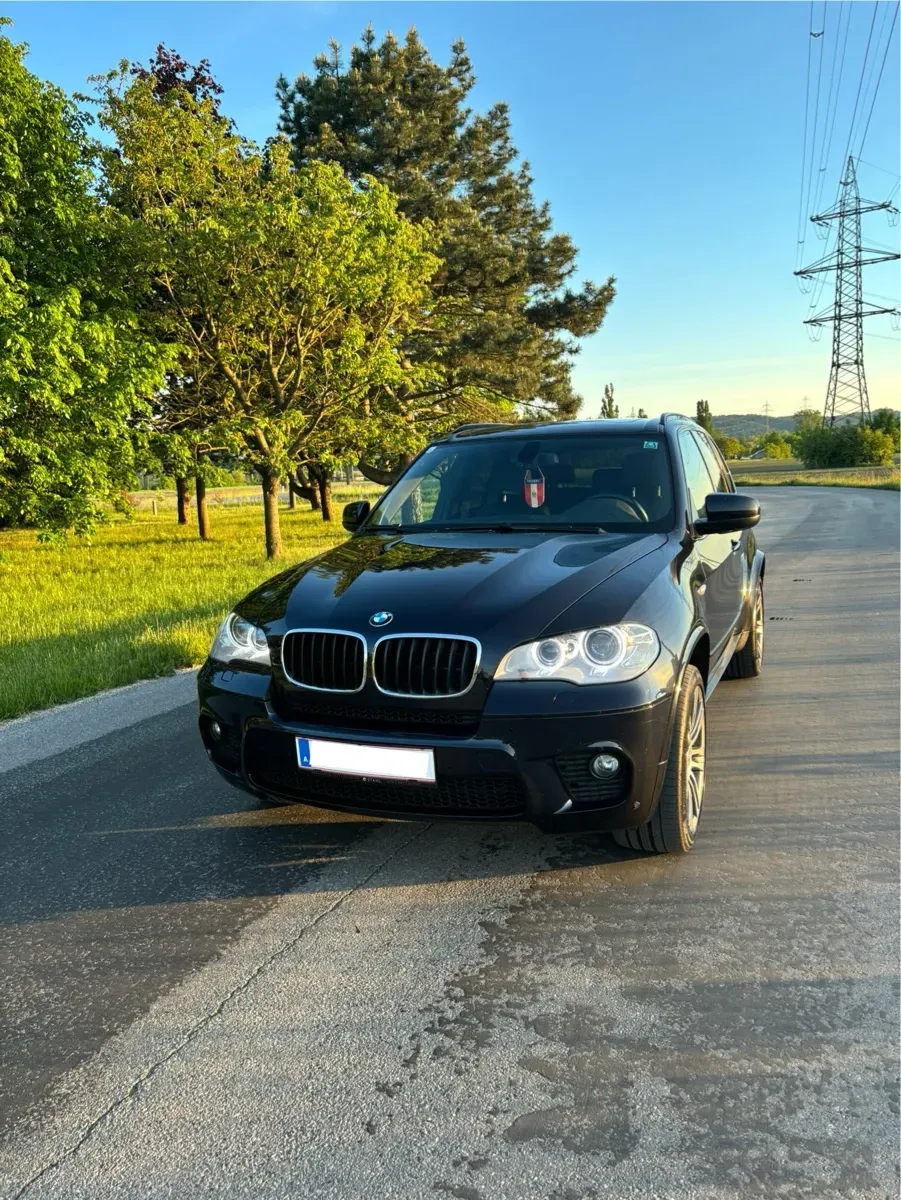 BMW X5 2011 photo 2