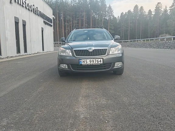 Skoda Octavia 2012 photo 2