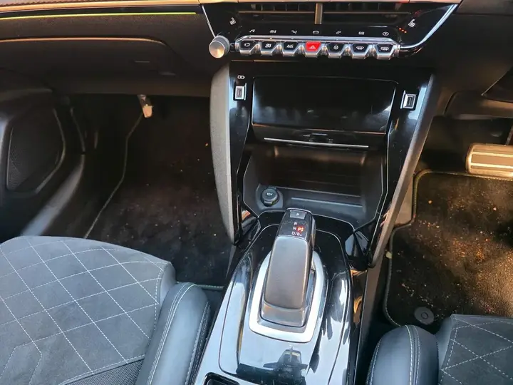 Peugeot E-208 2021 photo 5