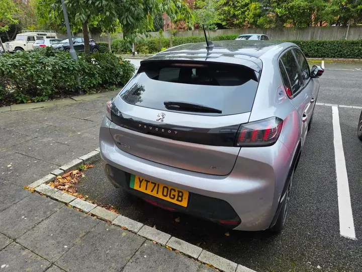 Peugeot E-208 2021 photo 4