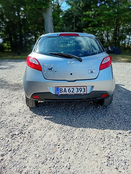 Mazda 2 2009 photo 2