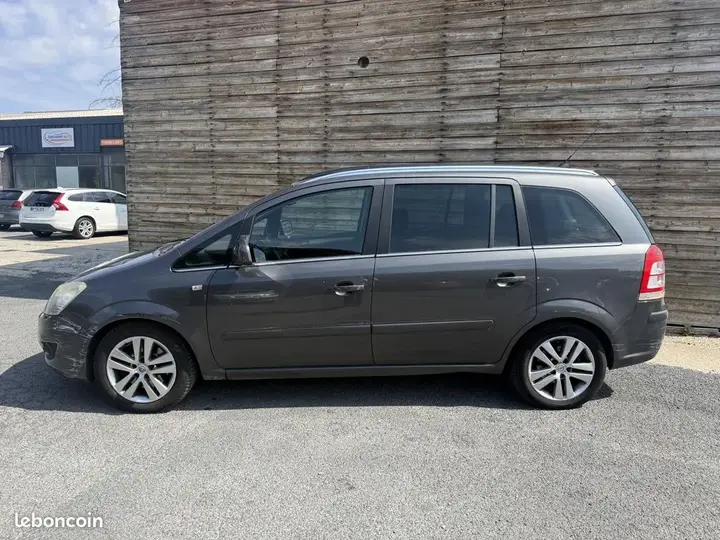 Opel Zafira 2010 photo 2
