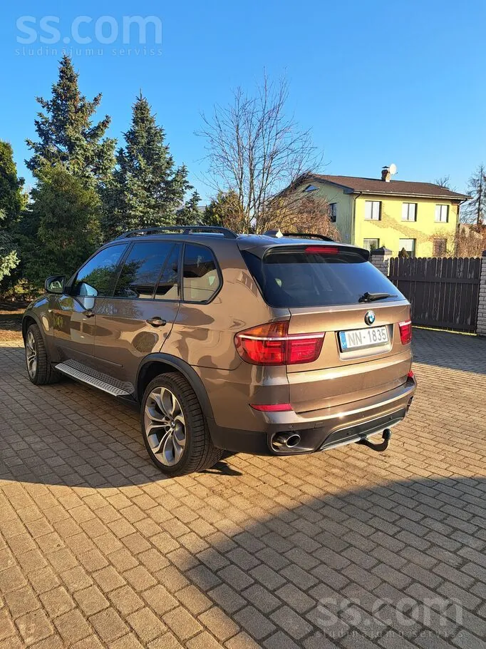 BMW X5 2011 photo 2
