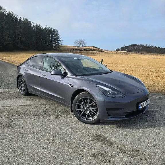 Tesla Model 3 2022 photo 2