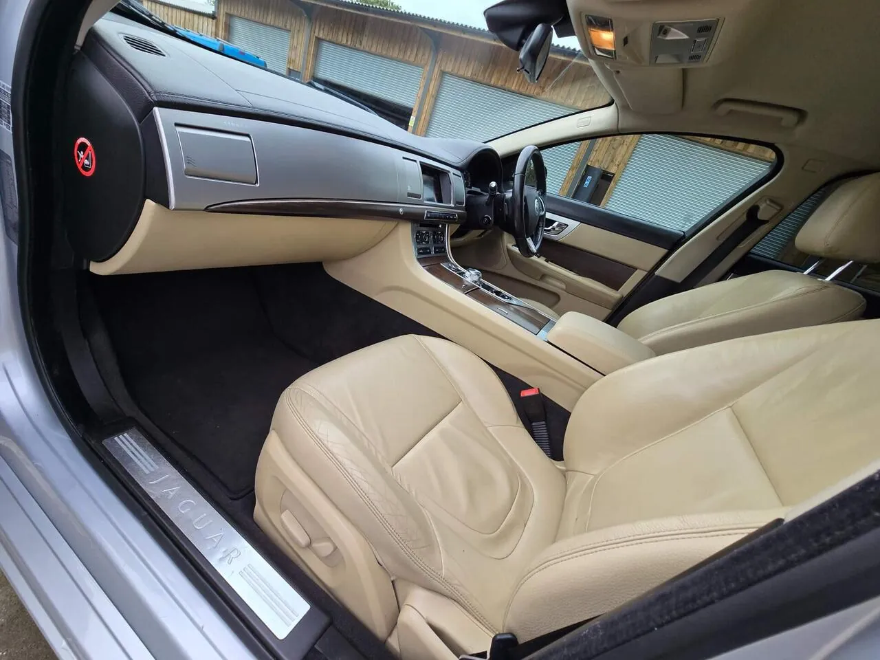 Jaguar Xf 2013 photo 2