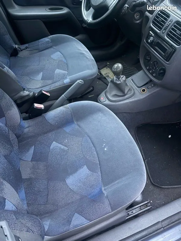 Renault Clio 2001 photo 3