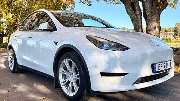 Tesla Model Y 2023 photo 3