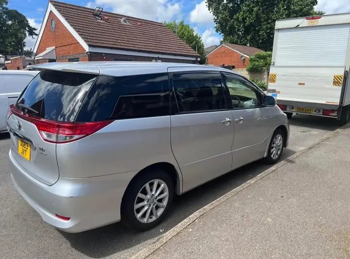 Toyota Estima 2013 photo 4