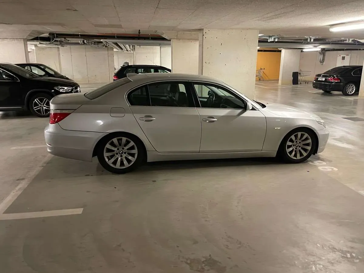 BMW 5 Series 2009 photo 2