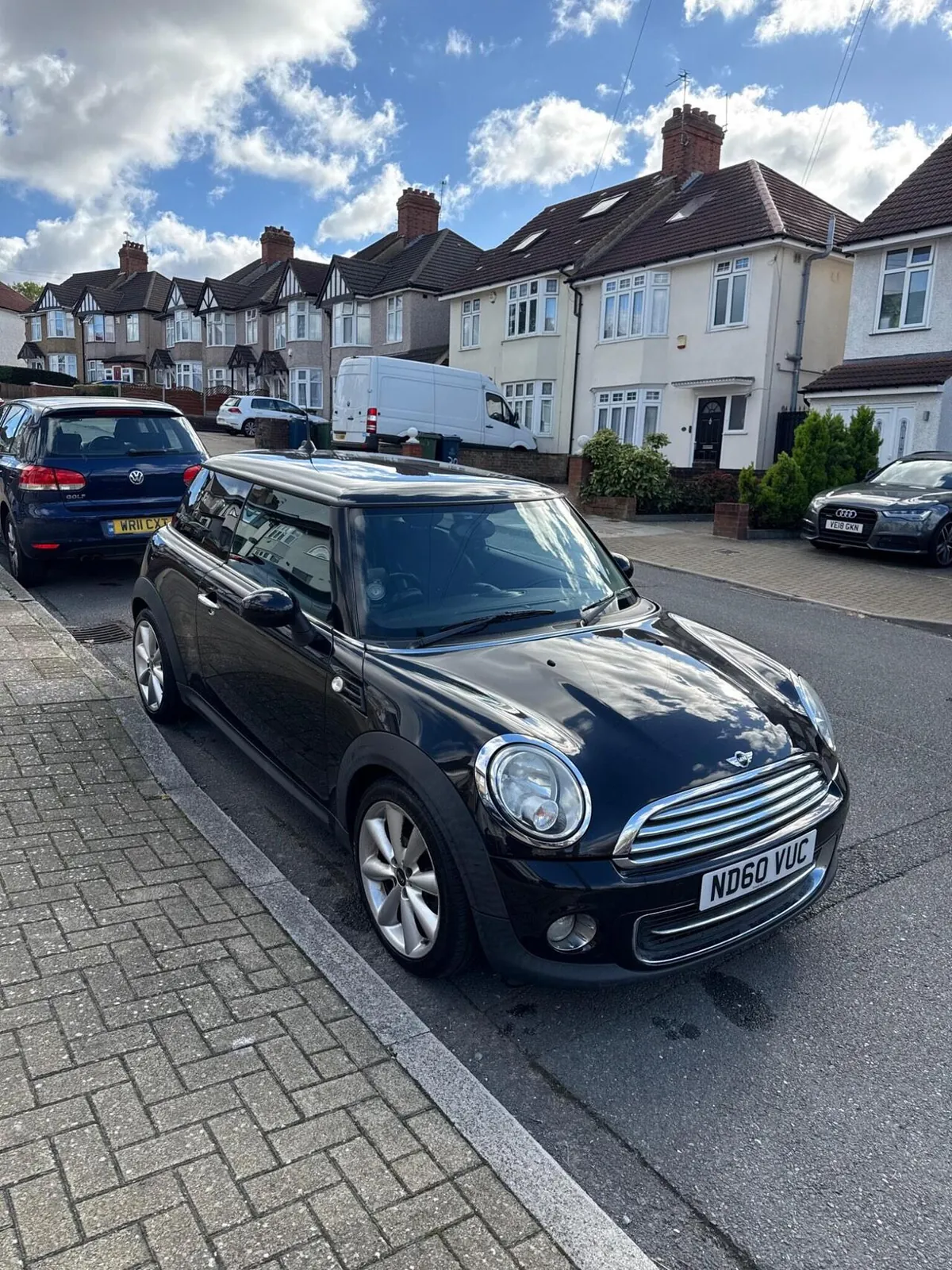 Mini Hatch 2010 photo 2