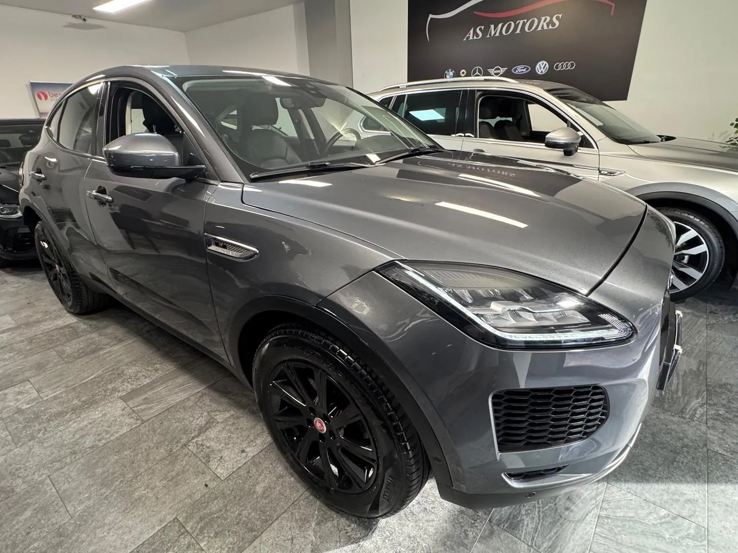 Jaguar E-Pace 2018 photo 3