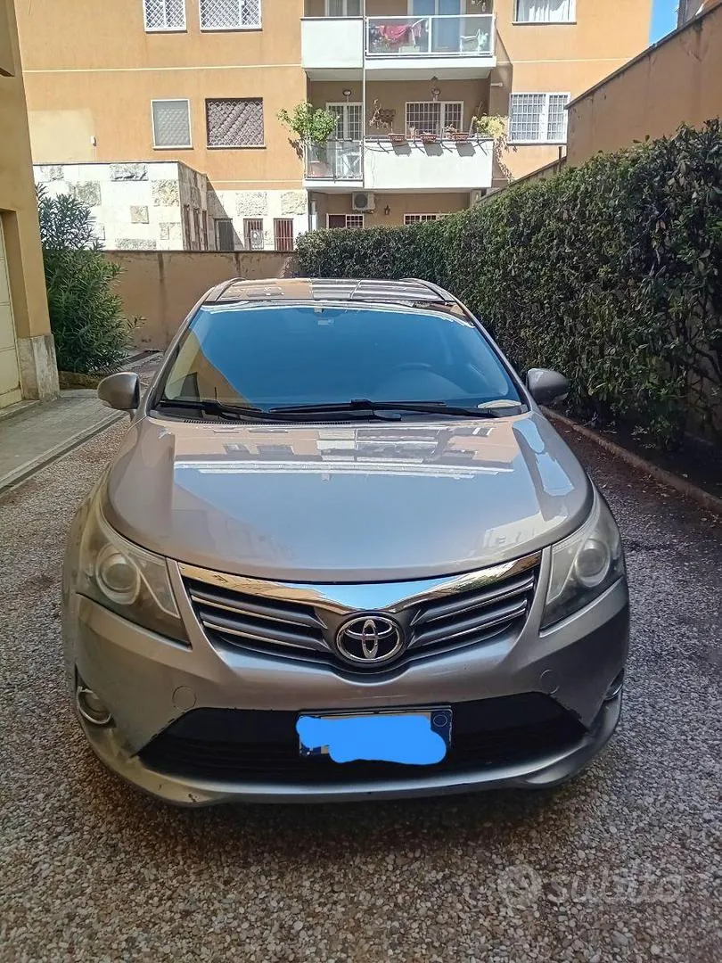 Toyota Avensis 2013 photo 2