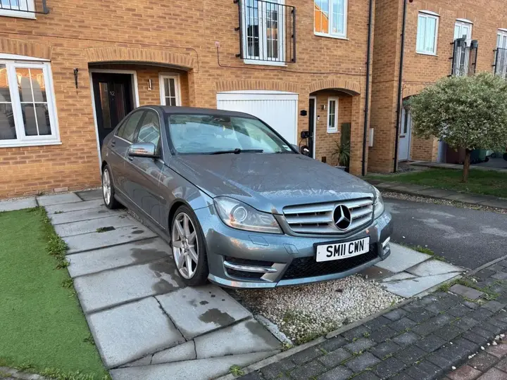 Mercedes-Benz C-Class 2011 photo 2