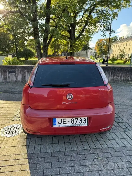 Fiat Punto 2013 photo 2