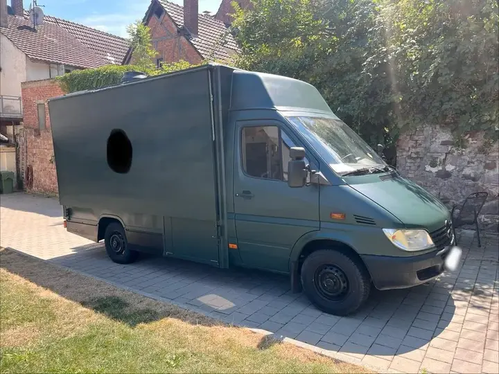 Mercedes-Benz Foodtruck