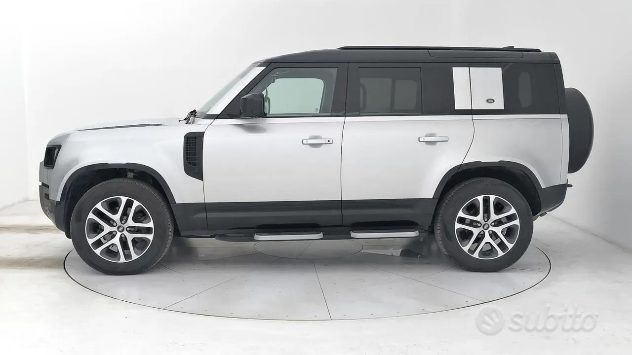Land Rover Defender 2023 photo 2
