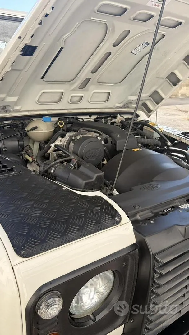 Land Rover Defender 2010 photo 5