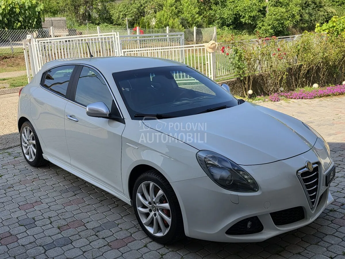 Alfa Romeo Giulietta 2010 photo 4