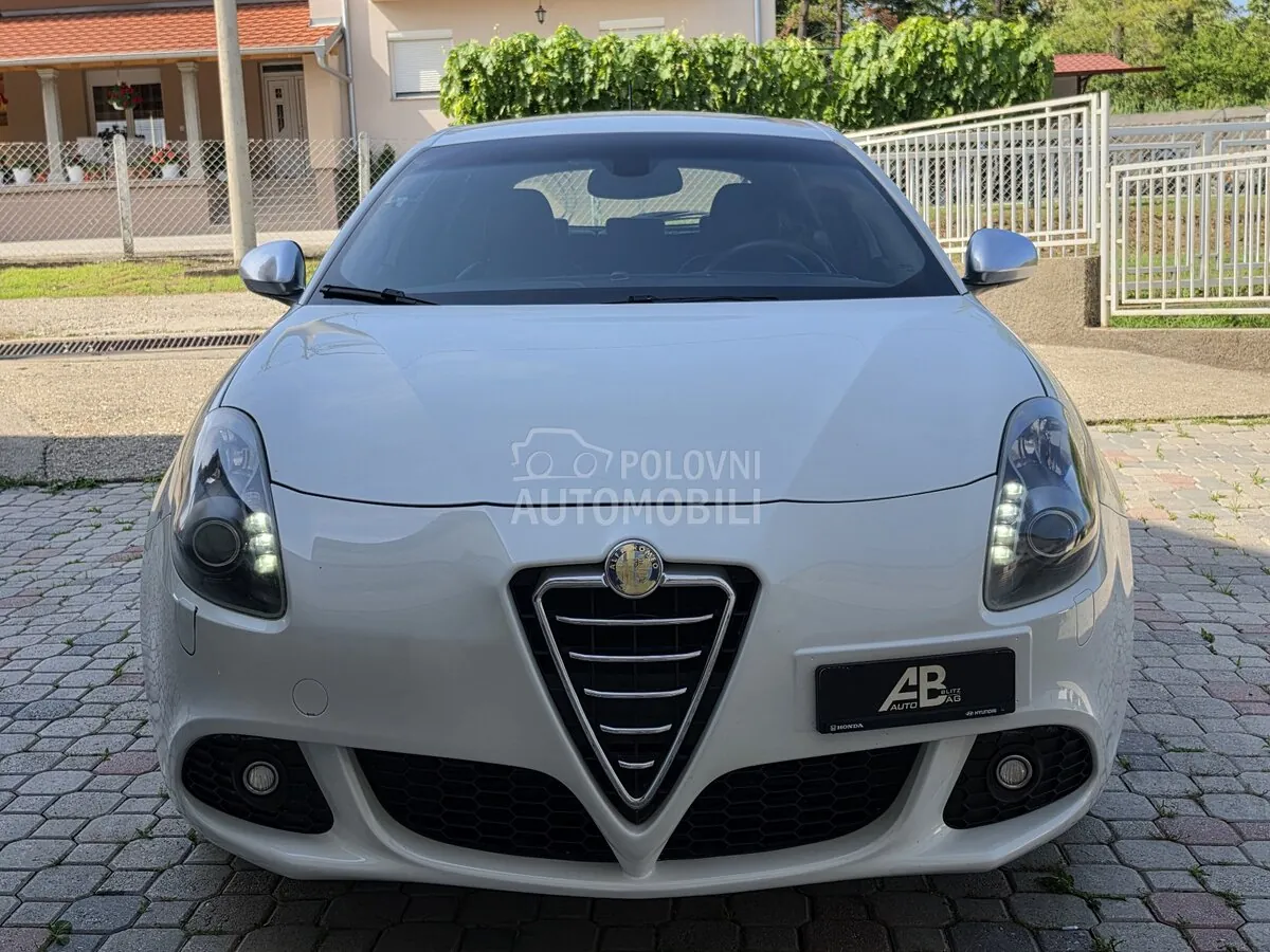 Alfa Romeo Giulietta 2010 photo 3