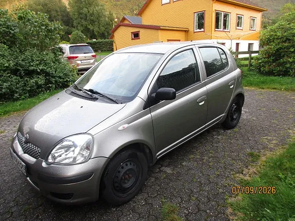 Toyota Yaris 2004 photo 2