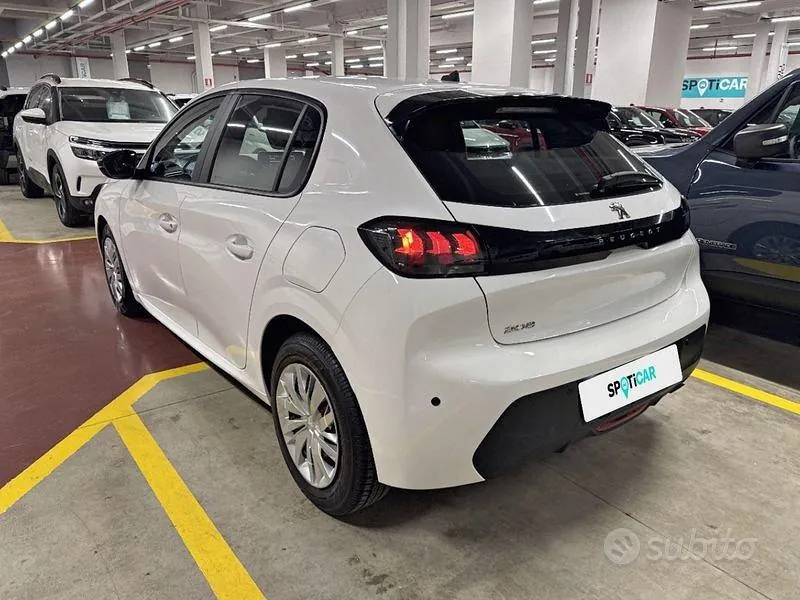 Peugeot 208 2023 photo 3