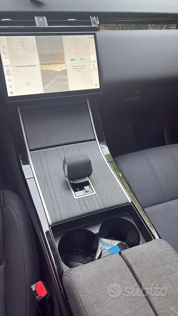 Land Rover Range Rover Velar 2024 photo 5