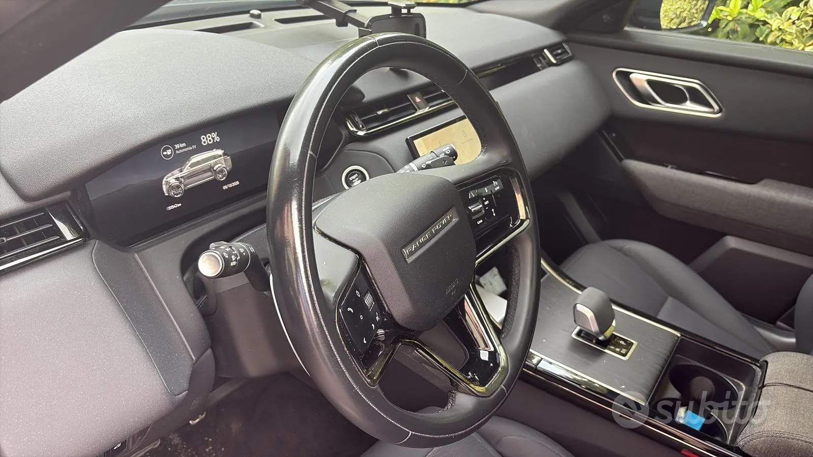 Land Rover Range Rover Velar 2024 photo 4