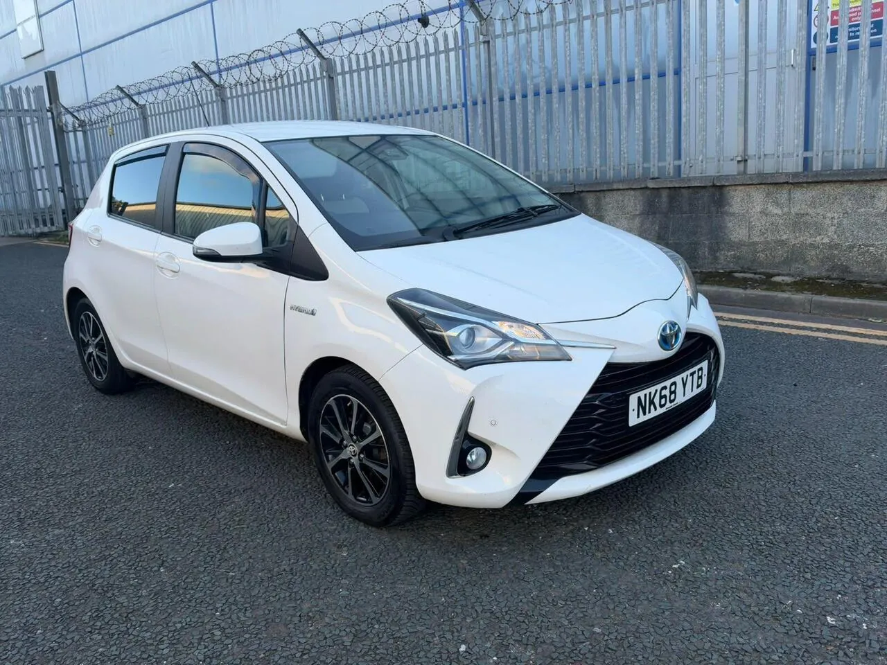 Toyota Yaris 2018 photo 2