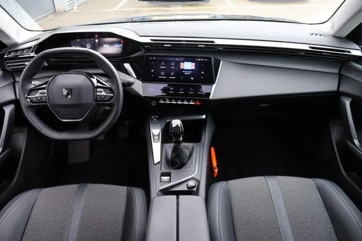 Peugeot 308 2022 photo 2