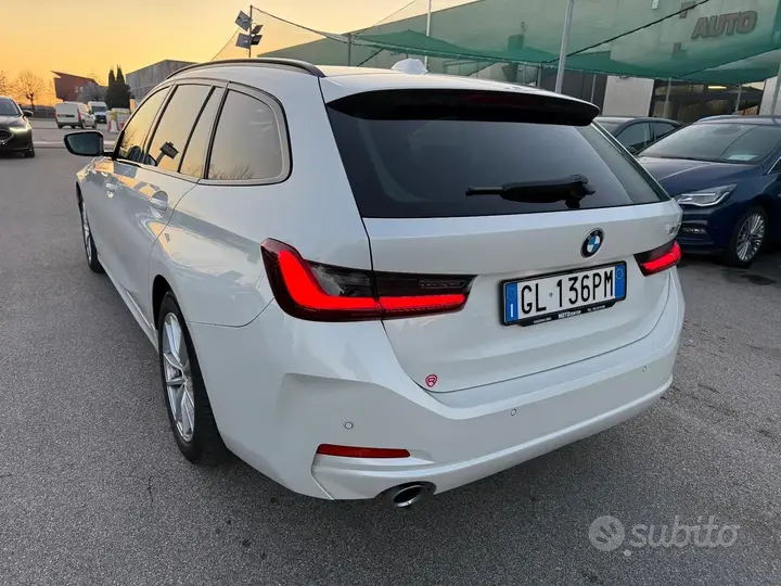 BMW 318D 2022 photo 3