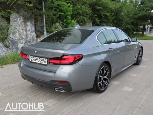 BMW 5 Series 2023 photo 3