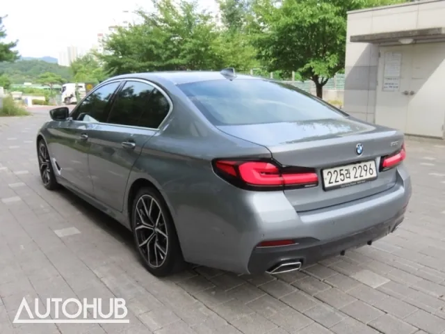 BMW 5 Series 2023 photo 4