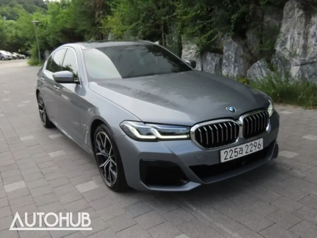 BMW 5 Series 2023 photo 2