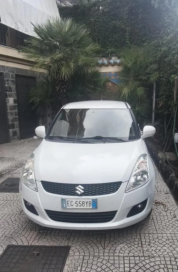 Suzuki Swift 2011 photo 4
