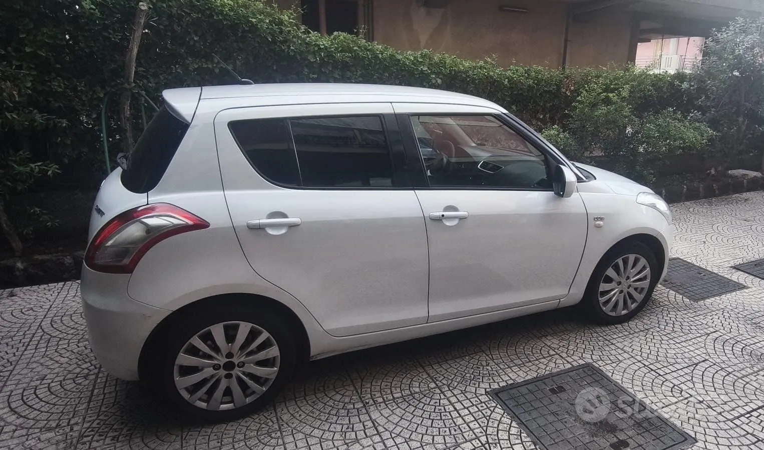 Suzuki Swift 2011 photo 3
