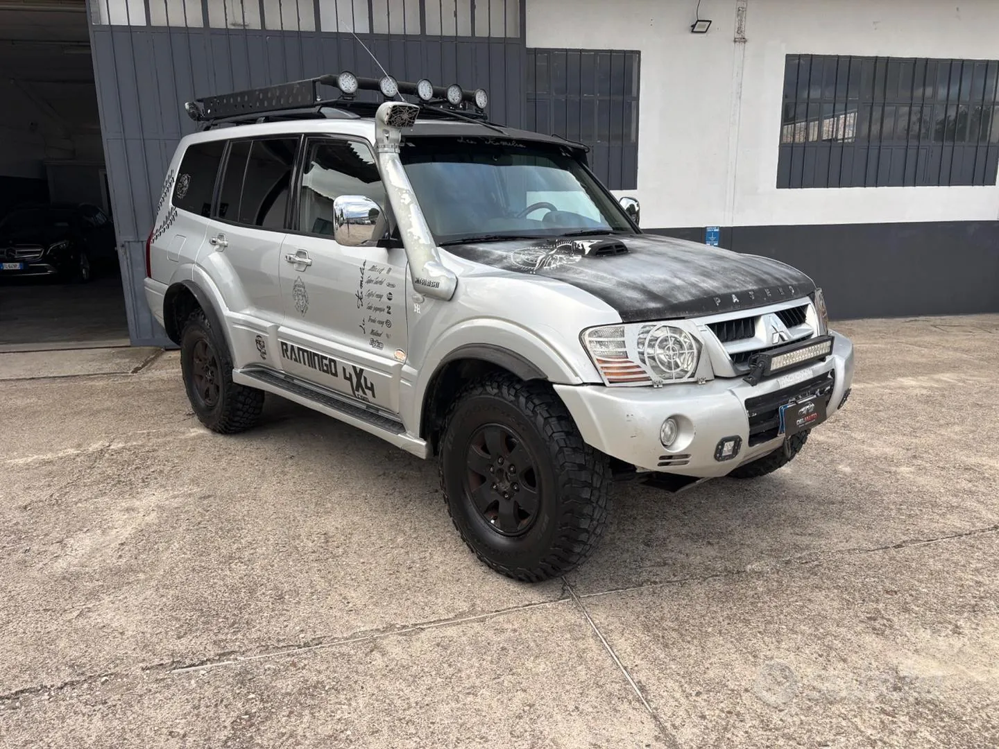 Mitsubishi Pajero 2004 photo 2