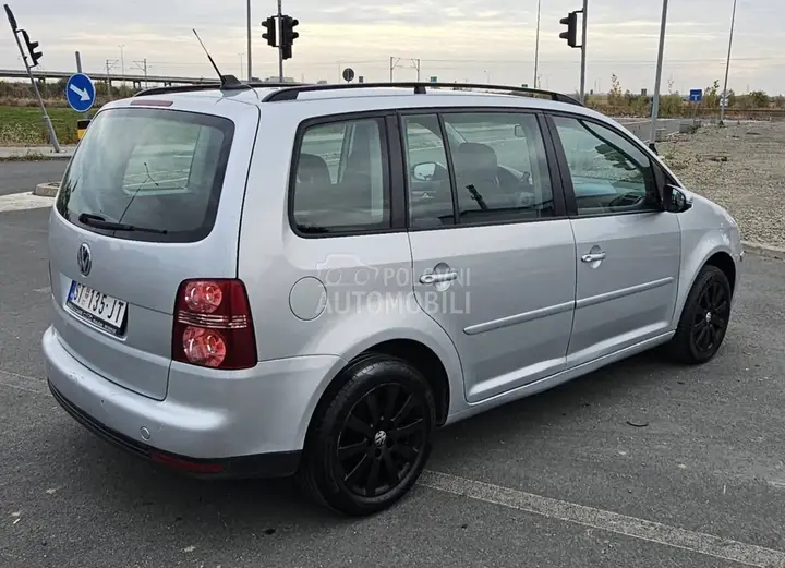 Volkswagen Touran 2009 photo 2