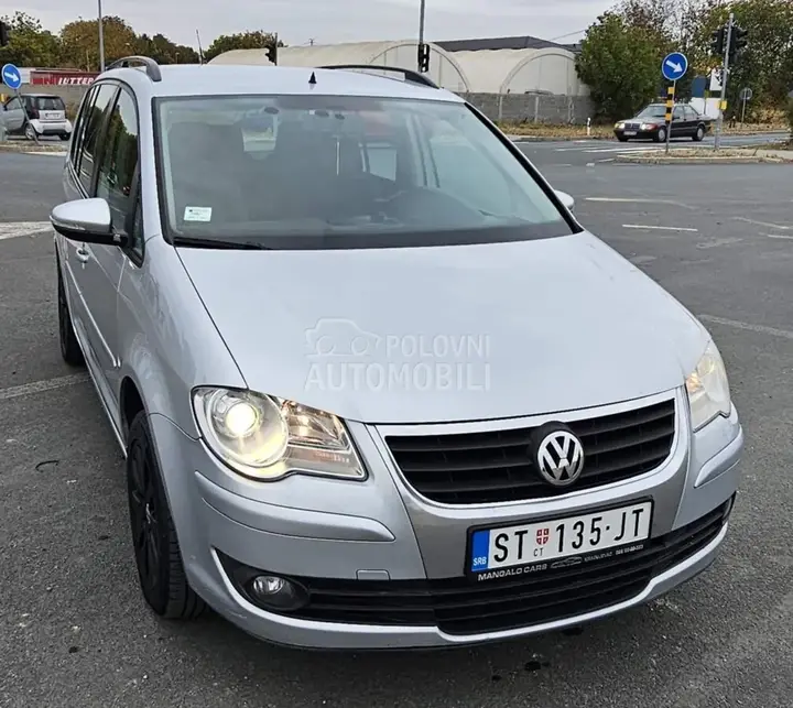 Volkswagen Touran 2009 photo 4