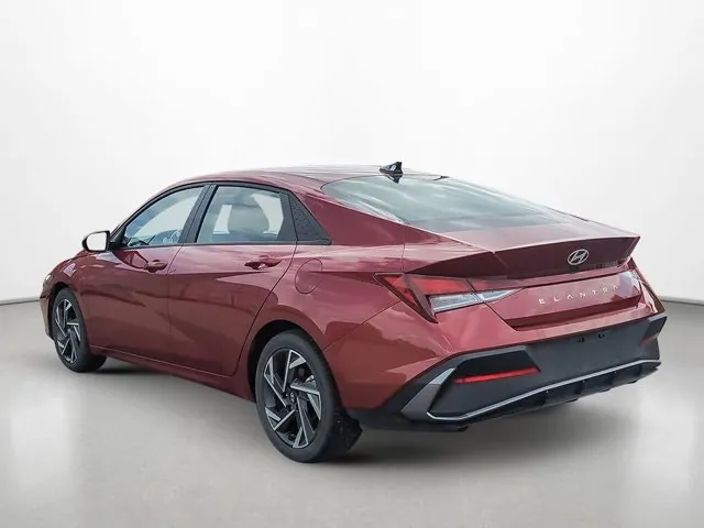 Hyundai Elantra 2025 photo 5