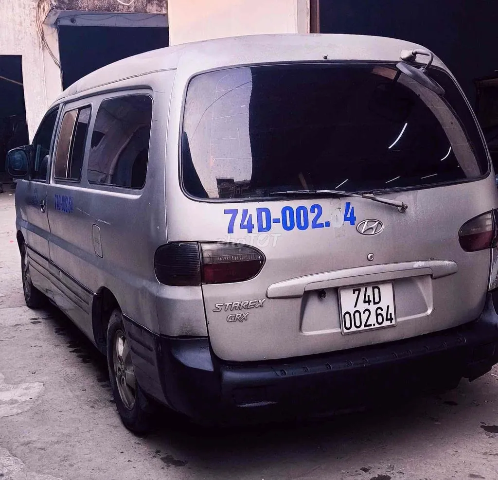 Hyundai Starex 2004 photo 2