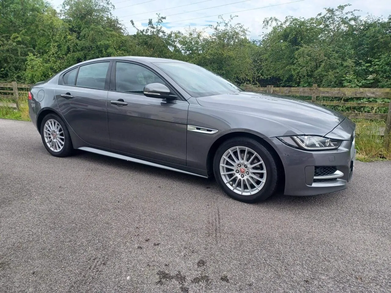 Jaguar Xe 2015 photo 2