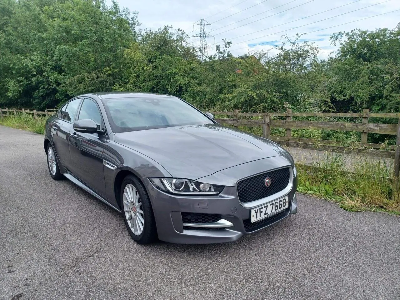 Jaguar Xe 2015 photo 3