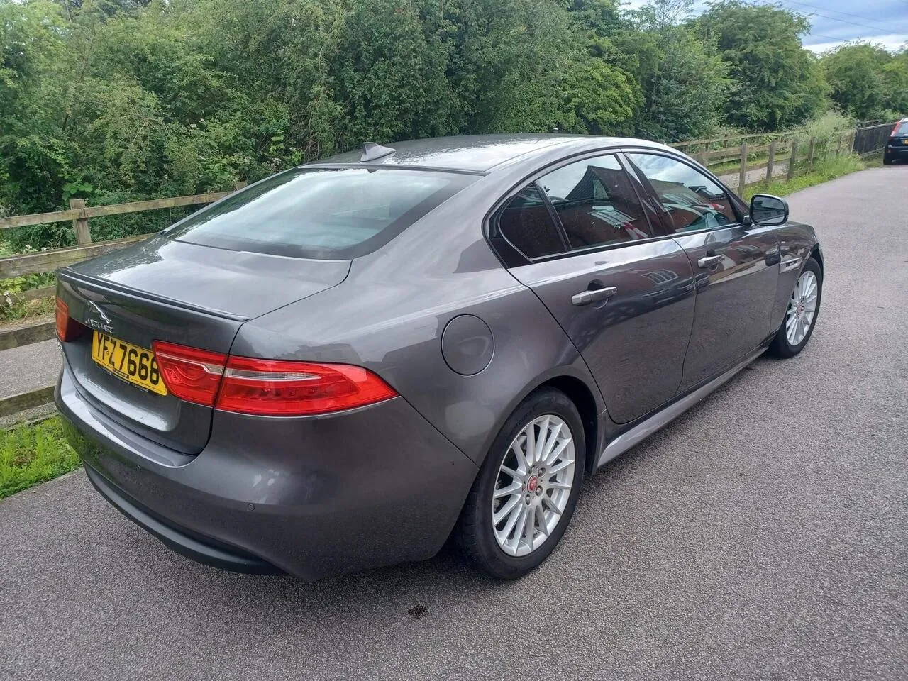 Jaguar Xe 2015 photo 4