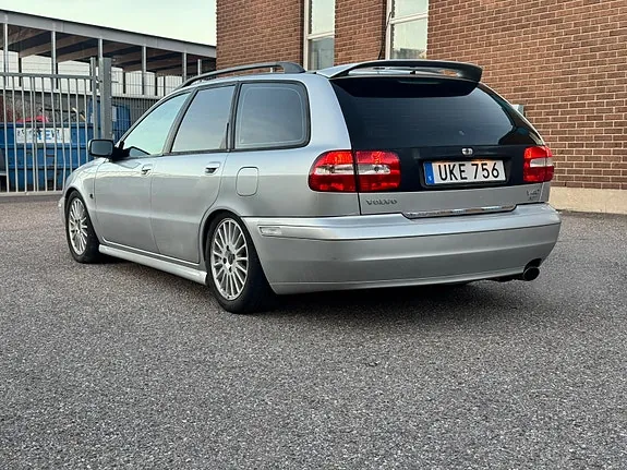 Volvo V40 2004 photo 2