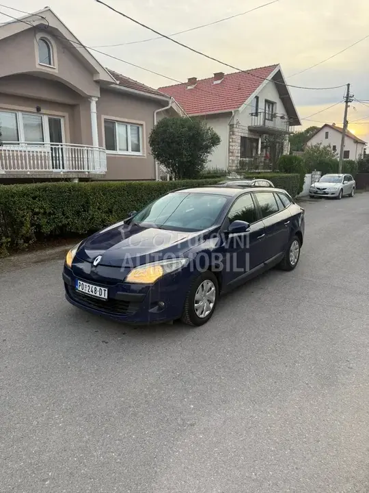 Renault Megane 2011 photo 2
