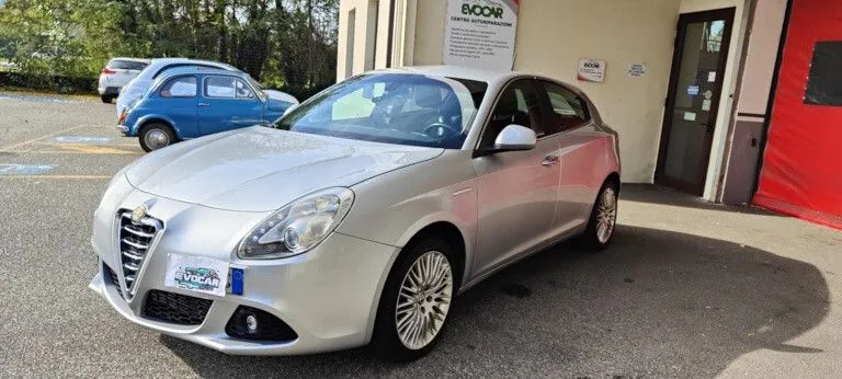 Alfa Romeo Giulietta 2013 photo 2