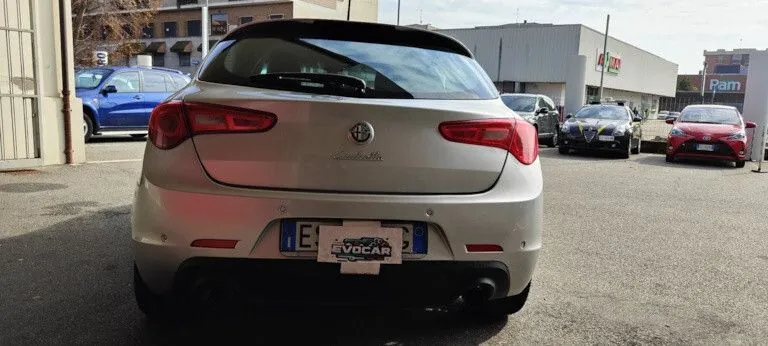 Alfa Romeo Giulietta 2013 photo 4